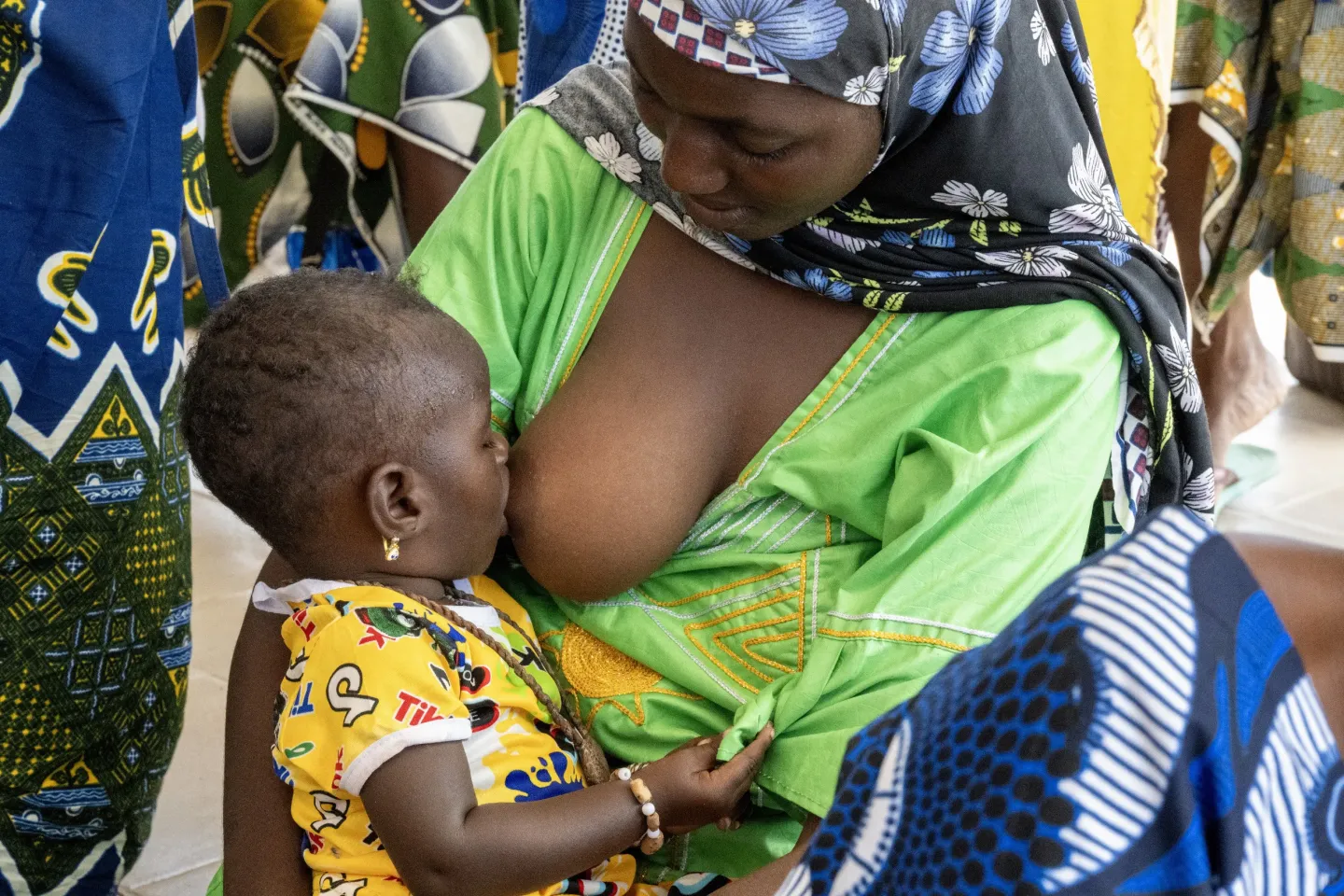 A mother breastfeeding her baby while waiting for a routine vaccination at the Kadarvogo Health Centre in northern C&ocirc;te d'Ivoire.